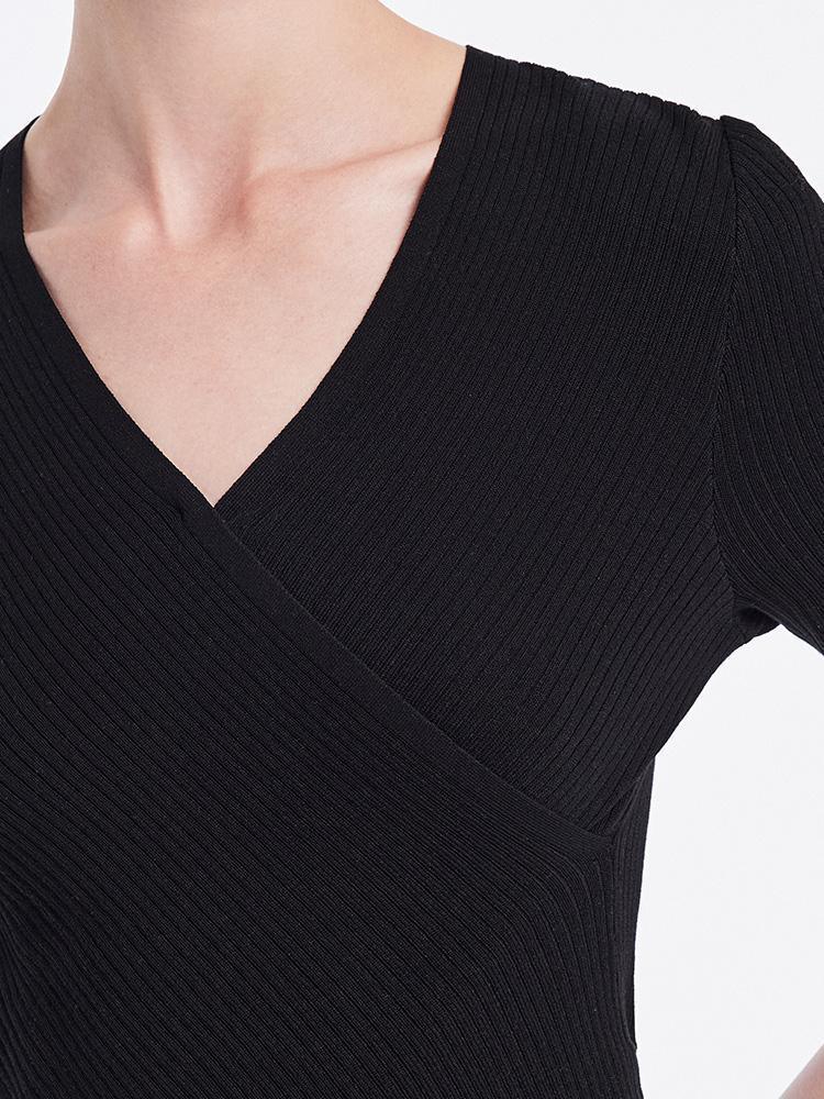 Black V-neck Slim Knitted Top GOELIA