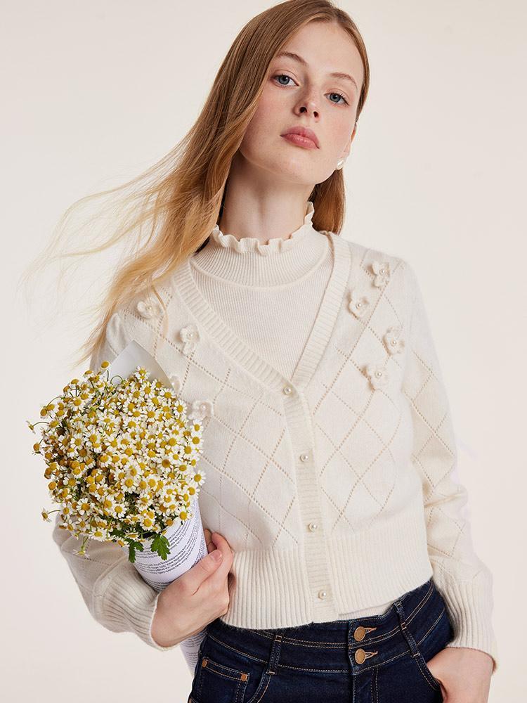 Dreidimensionale handgehäkelte Blumenperlen-Strickjacke 