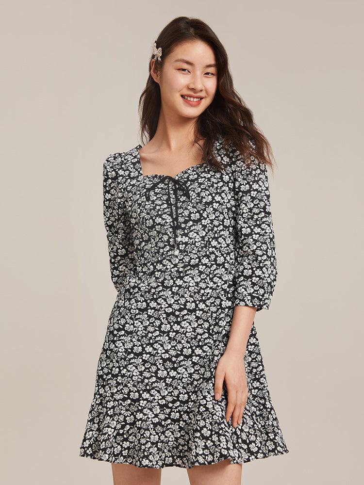 Black Floral Long-sleeve Heart-neck  Dress GOELIA