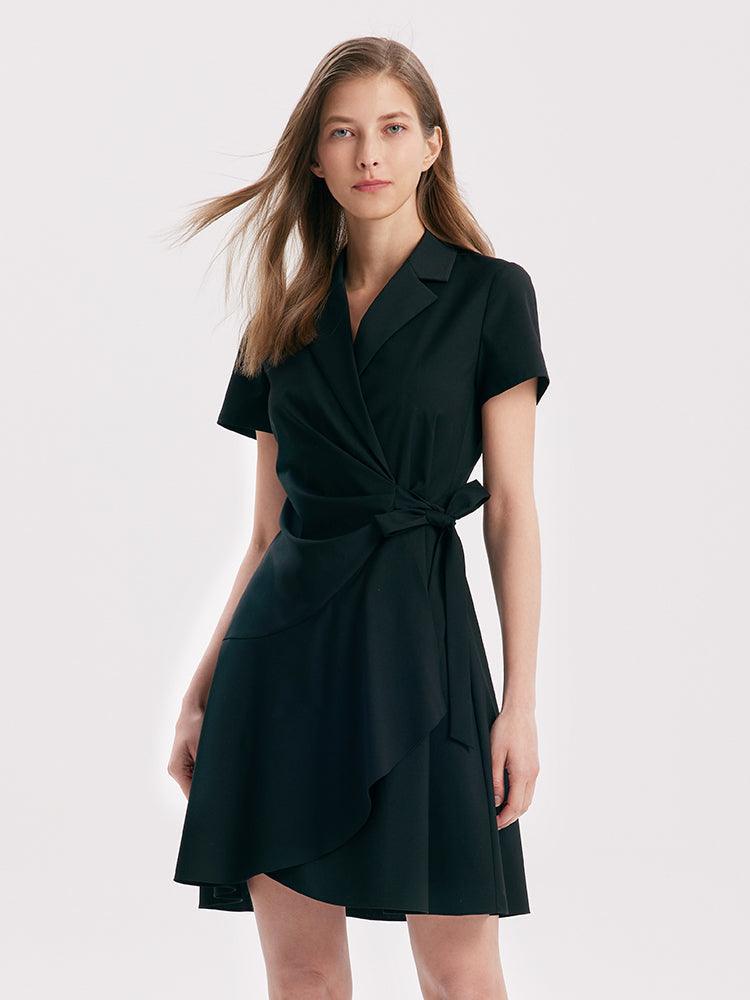 Robe blazer à lacets et revers crantés 