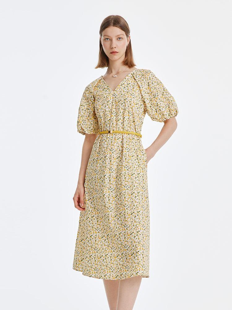 Gelbes Midikleid mit Blumenmuster und Puffärmeln 