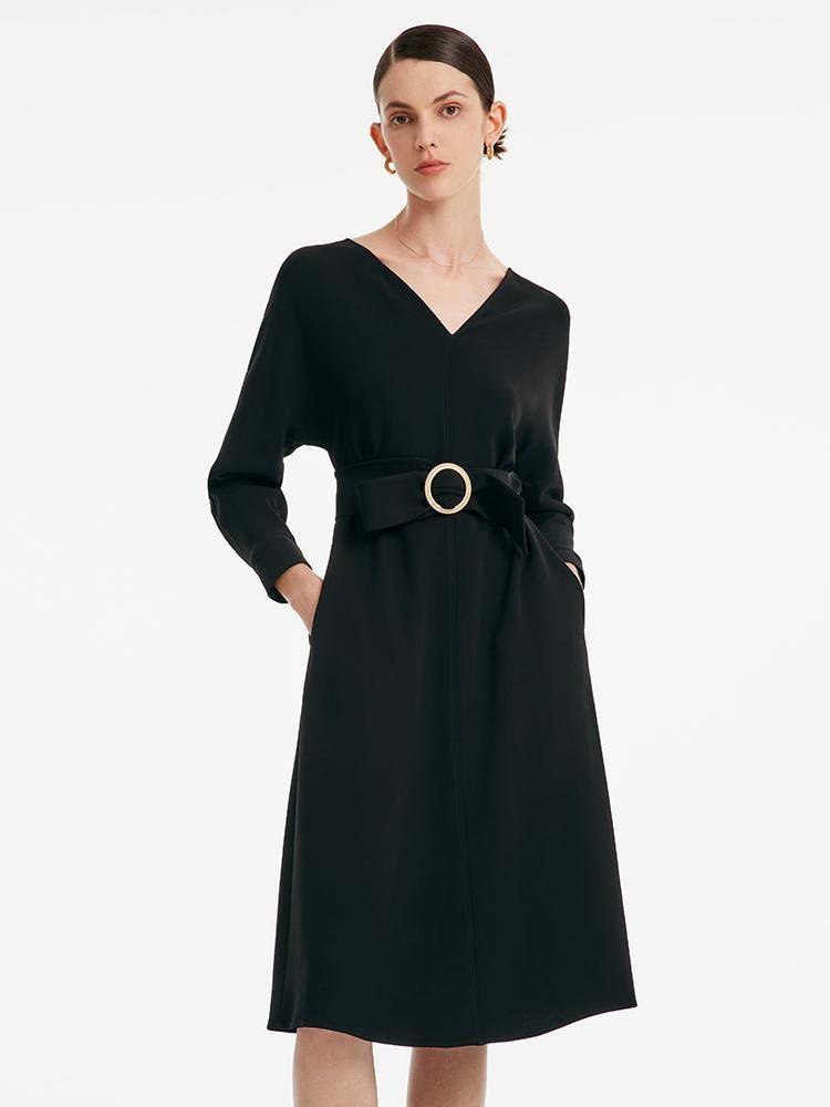 Langärmliges Kleid aus Acetat mit V-Ausschnitt und Gürtel 