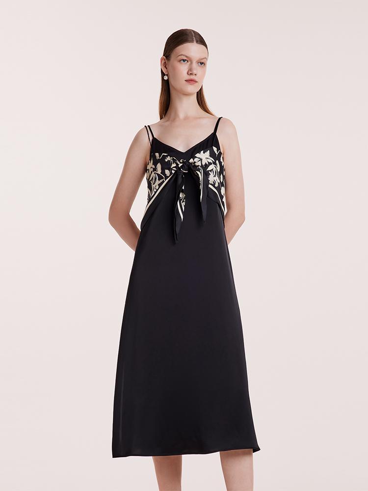 Ensemble deux pièces robe à fines bretelles en triacétate et foulard en soie 