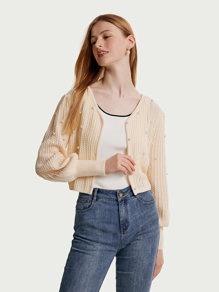 Strickjacke aus Wolle mit V-Ausschnitt und Perlen 